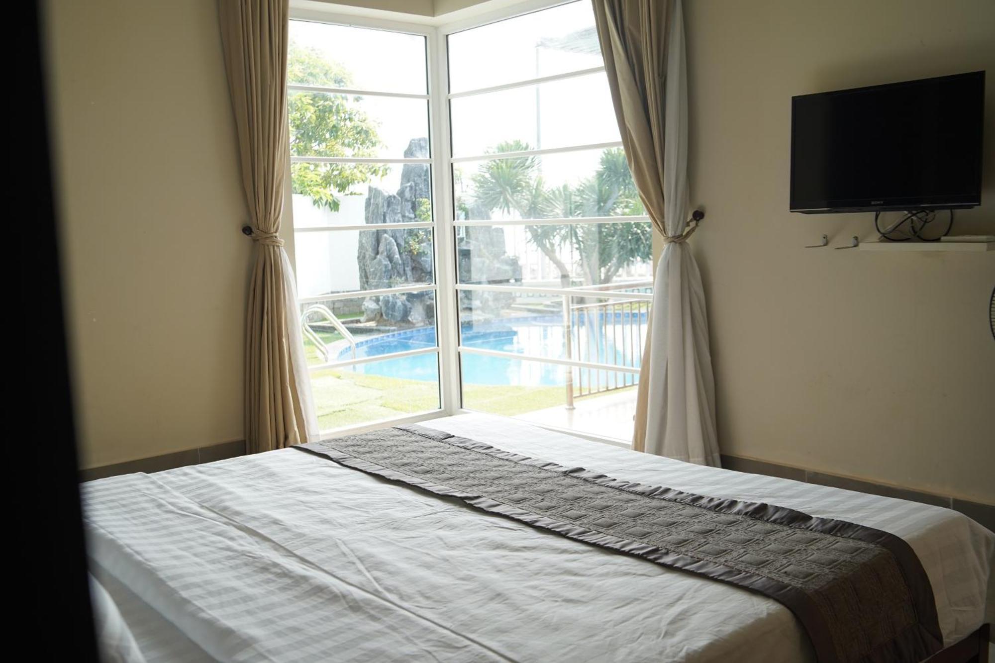 B&H Villa - Villa Has Swimming Pool Lang Co Bagian luar foto